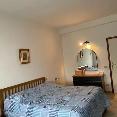 Attico Ampio E Luminoso Con Terrazza Panoramica * فياريجيو