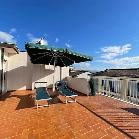 Attico Ampio E Luminoso Con Terrazza Panoramica 아파트 *